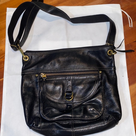 Fossil Large Black Leather cross Body bag. With two exterior zip pockets.